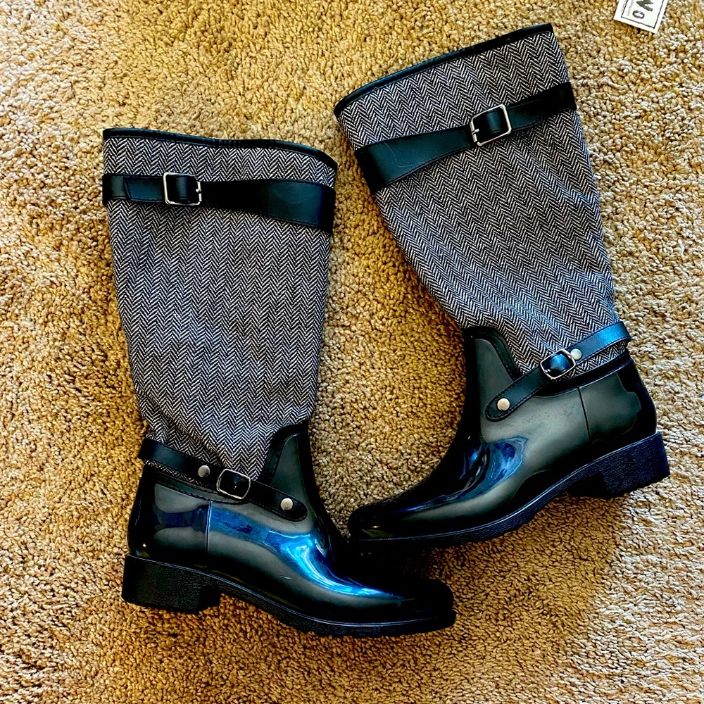Tall black chevron boots
